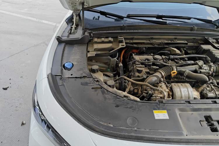 Used VOYAH FREE 2023 Four-Wheel Drive Extended-Range Model with Ultra-Long Range Engine Bay Right