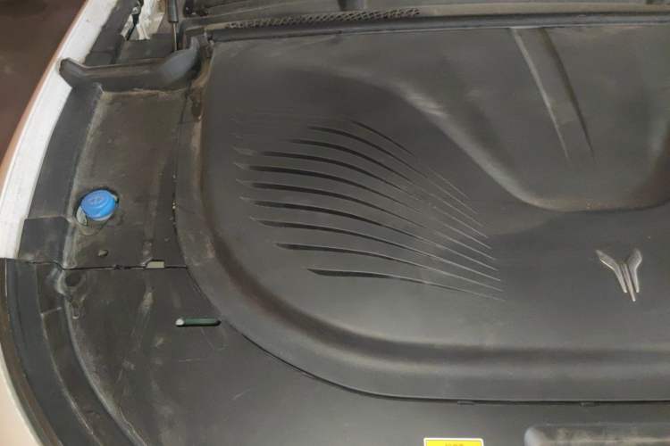 Used VOYAH FREE 2023 Four-Wheel Drive Extended-Range Model with Ultra-Long Range Engine Bay Right