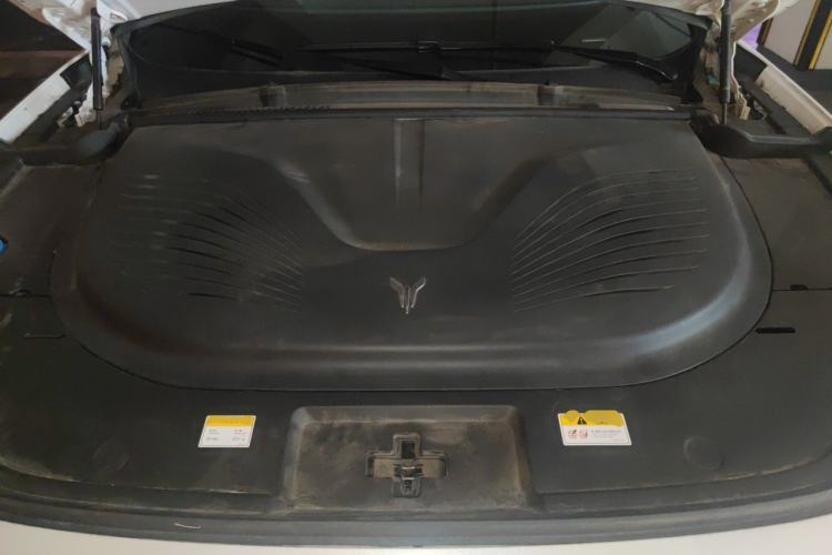 Used VOYAH FREE 2023 Four-Wheel Drive Extended-Range Model with Ultra-Long Range Engine Bay