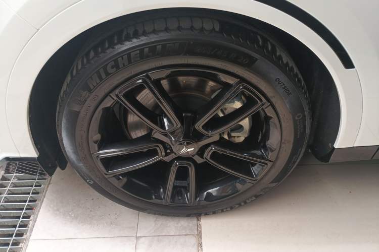 Used VOYAH FREE 2023 Four-Wheel Drive Extended-Range Model with Ultra-Long Range Exterior 4