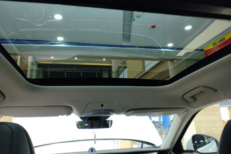 Used VOYAH FREE 2023 Four-Wheel Drive Extended-Range Model with Ultra-Long Range Headliner