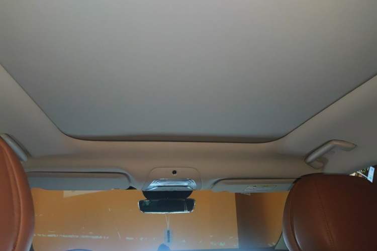 Used VOYAH FREE 2023 Four-Wheel Drive Extended-Range Model with Ultra-Long Range Headliner