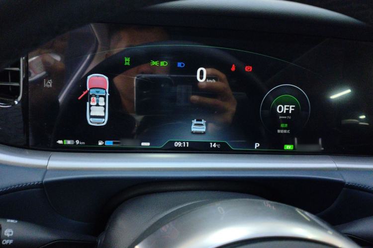 Used VOYAH FREE 2023 Four-Wheel Drive Extended-Range Model with Ultra-Long Range Instrument Cluster
