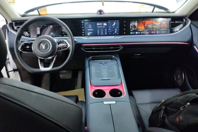Used VOYAH FREE 2023 Four-Wheel Drive Extended-Range Model with Ultra-Long Range Interior 2