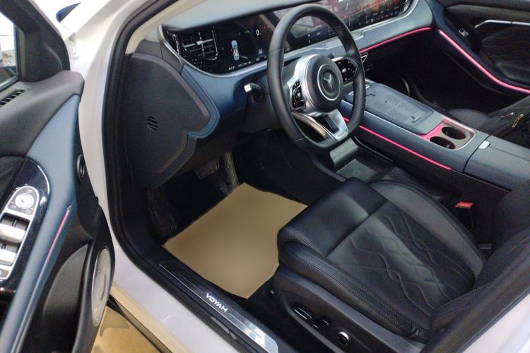 Used VOYAH FREE 2023 Four-Wheel Drive Extended-Range Model with Ultra-Long Range Interior 3