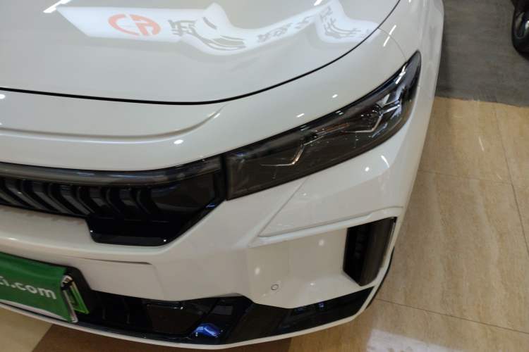 Used VOYAH FREE 2023 Four-Wheel Drive Extended-Range Model with Ultra-Long Range Left Front Headlight