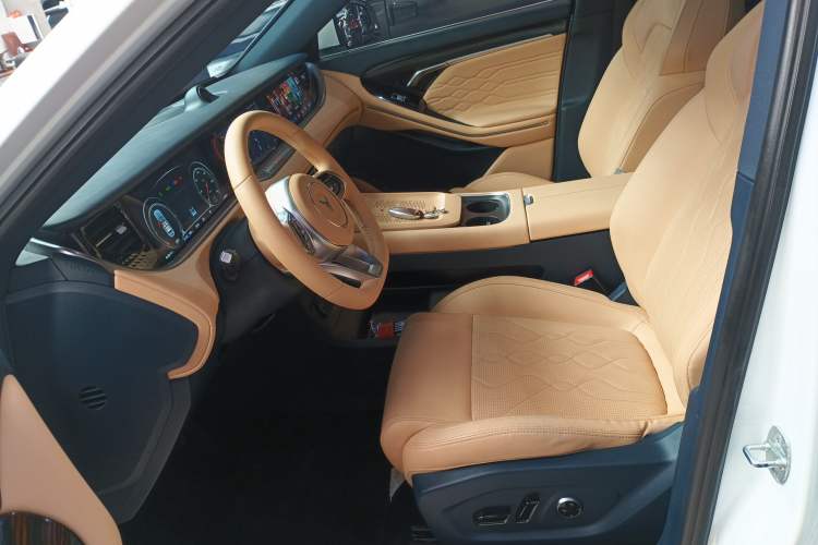 Used VOYAH FREE 2023 Four-Wheel Drive Extended-Range Model with Ultra-Long Range Left Front Seat