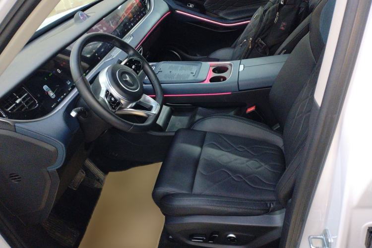 Used VOYAH FREE 2023 Four-Wheel Drive Extended-Range Model with Ultra-Long Range Left Front Seat