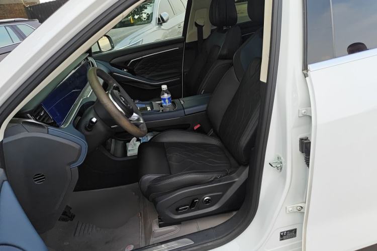 Used VOYAH FREE 2023 Four-Wheel Drive Extended-Range Model with Ultra-Long Range Left Front Seat