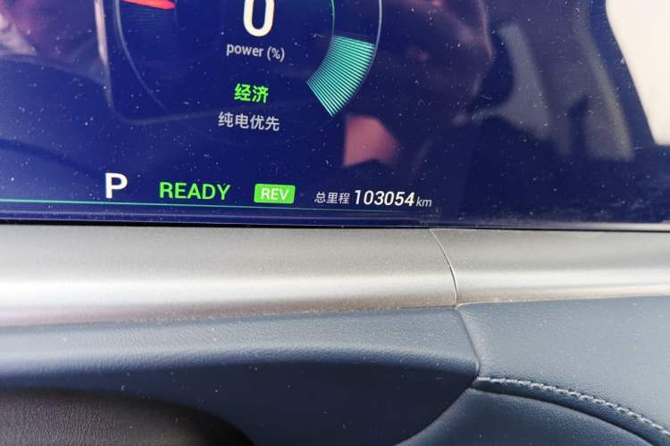 Used VOYAH FREE 2023 Four-Wheel Drive Extended-Range Model with Ultra-Long Range Odometer Close Up