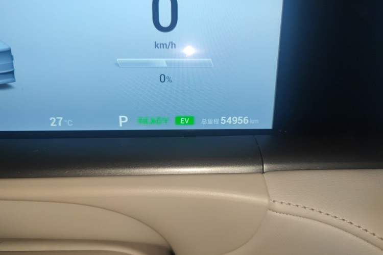 Used VOYAH FREE 2023 Four-Wheel Drive Extended-Range Model with Ultra-Long Range Odometer Close Up