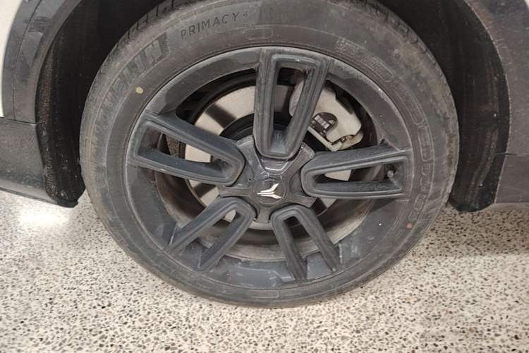 Used VOYAH FREE 2023 Four-Wheel Drive Extended-Range Model with Ultra-Long Range Right Rear Wheel Hub