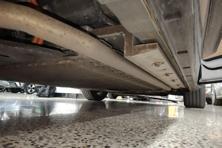 Used VOYAH FREE 2023 Four-Wheel Drive Extended-Range Model with Ultra-Long Range Right Side Sill
