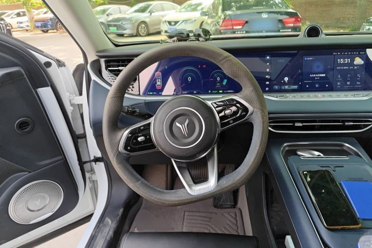 Used VOYAH FREE 2023 Four-Wheel Drive Extended-Range Model with Ultra-Long Range Steering Wheel