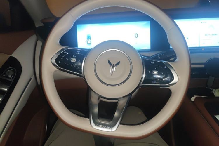 Used VOYAH FREE 2023 Four-Wheel Drive Extended-Range Model with Ultra-Long Range Steering Wheel