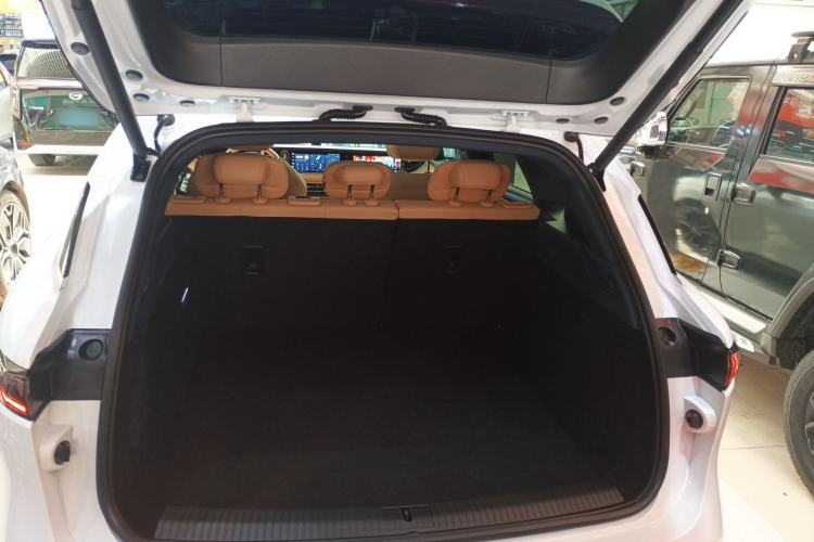 Used VOYAH FREE 2023 Four-Wheel Drive Extended-Range Model with Ultra-Long Range Trunk