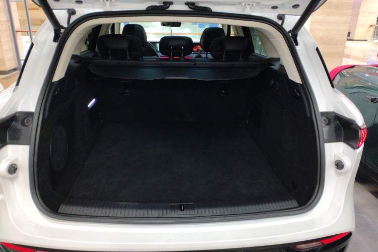 Used VOYAH FREE 2023 Four-Wheel Drive Extended-Range Model with Ultra-Long Range Trunk