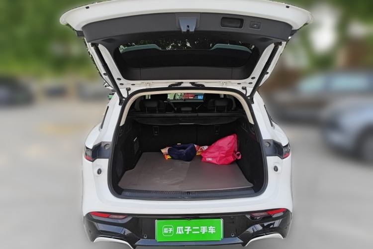 Used VOYAH FREE 2023 Four-Wheel Drive Extended-Range Model with Ultra-Long Range Trunk