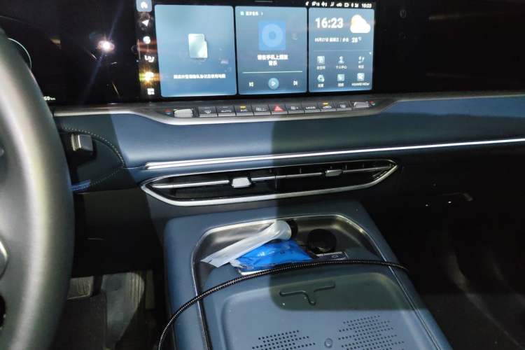 Used VOYAH FREE 2024 Ultra-Long Range Intelligent Driving Version Audio And AC Panel