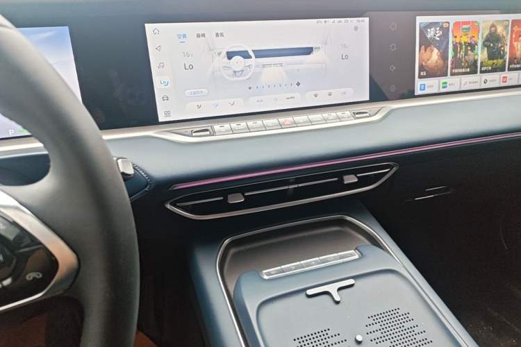 Used VOYAH FREE 2024 Ultra-Long Range Intelligent Driving Version Audio And AC Panel