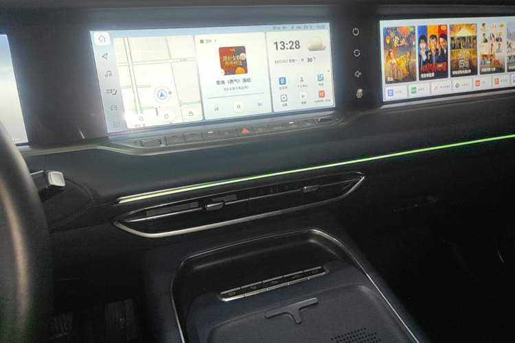 Used VOYAH FREE 2024 Ultra-Long Range Intelligent Driving Version Audio And AC Panel