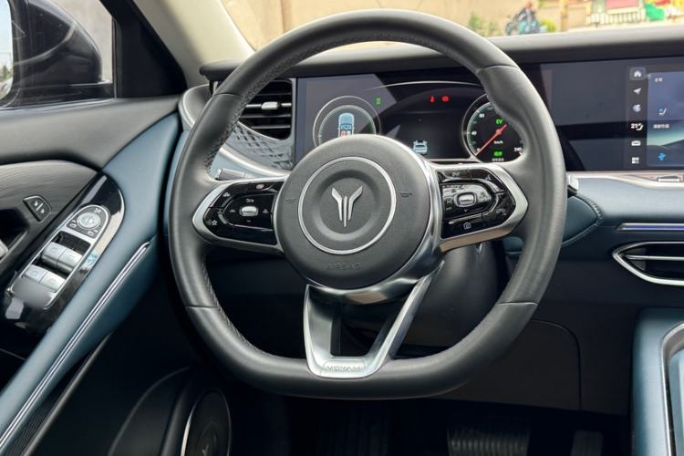 Used VOYAH FREE 2024 Ultra-Long Range Intelligent Driving Version Interior 1