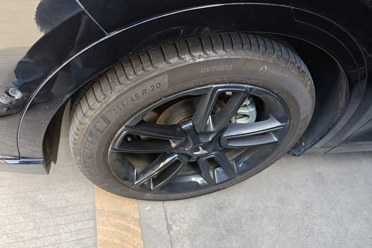 Used VOYAH FREE 2024 Ultra-Long Range Intelligent Driving Version Left Front Wheel Hub