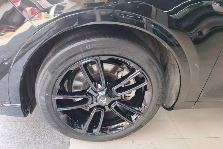 Used VOYAH FREE 2024 Ultra-Long Range Intelligent Driving Version Left Front Wheel Hub