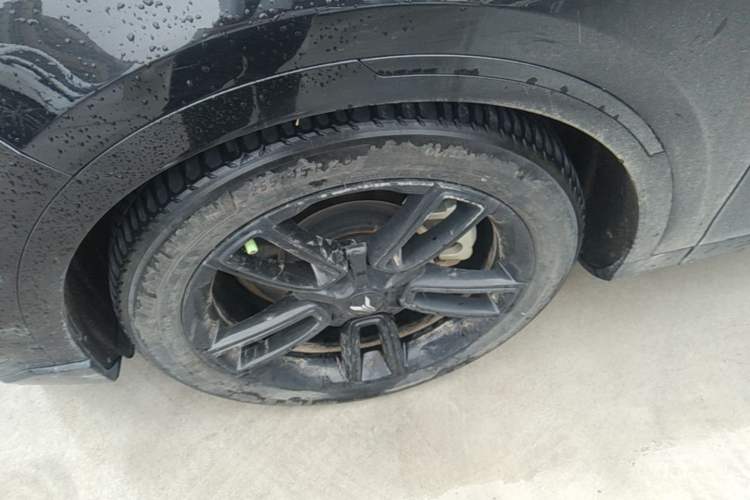 Used VOYAH FREE 2024 Ultra-Long Range Intelligent Driving Version Left Front Wheel Hub