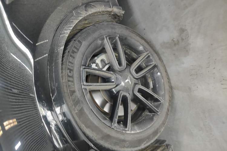 Used VOYAH FREE 2024 Ultra-Long Range Intelligent Driving Version Left Front Wheel Hub