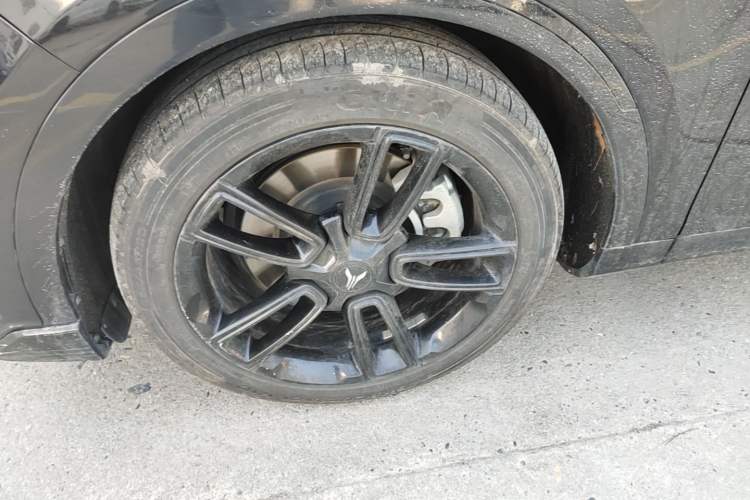 Used VOYAH FREE 2024 Ultra-Long Range Intelligent Driving Version Left Front Wheel Hub