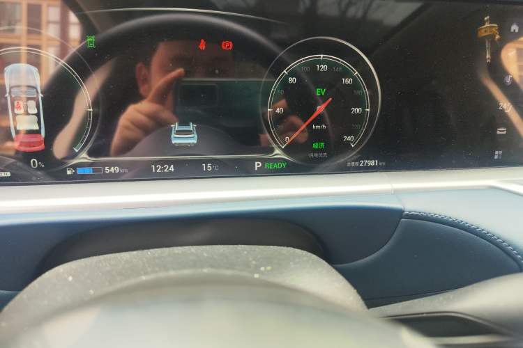 Used VOYAH FREE 2024 Ultra-Long Range Intelligent Driving Version Odometer Close Up