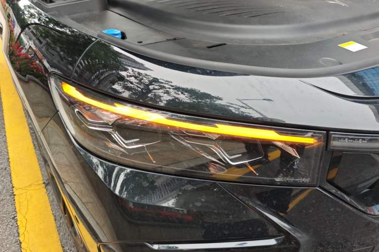 Used VOYAH FREE 2024 Ultra-Long Range Intelligent Driving Version Right Front Headlight