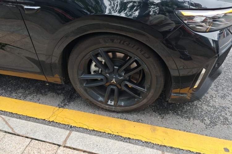 Used VOYAH FREE 2024 Ultra-Long Range Intelligent Driving Version Right Front Wheel Hub