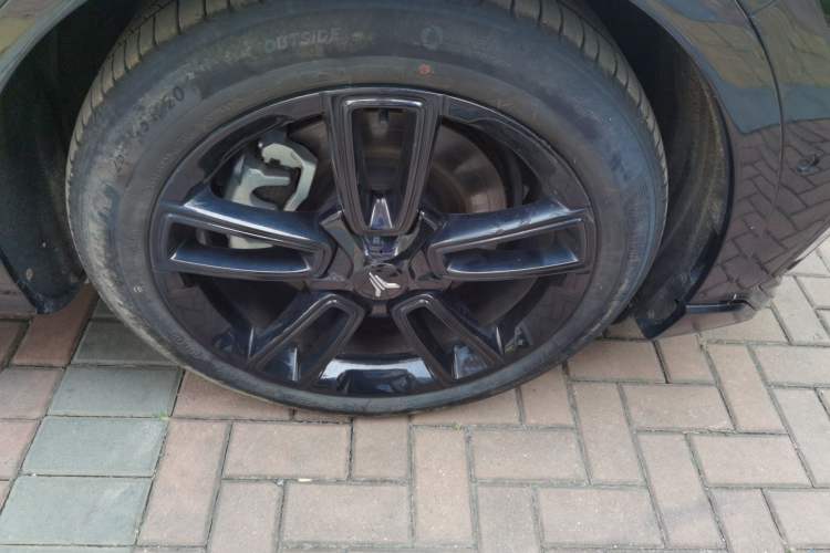 Used VOYAH FREE 2024 Ultra-Long Range Intelligent Driving Version Right Front Wheel Hub