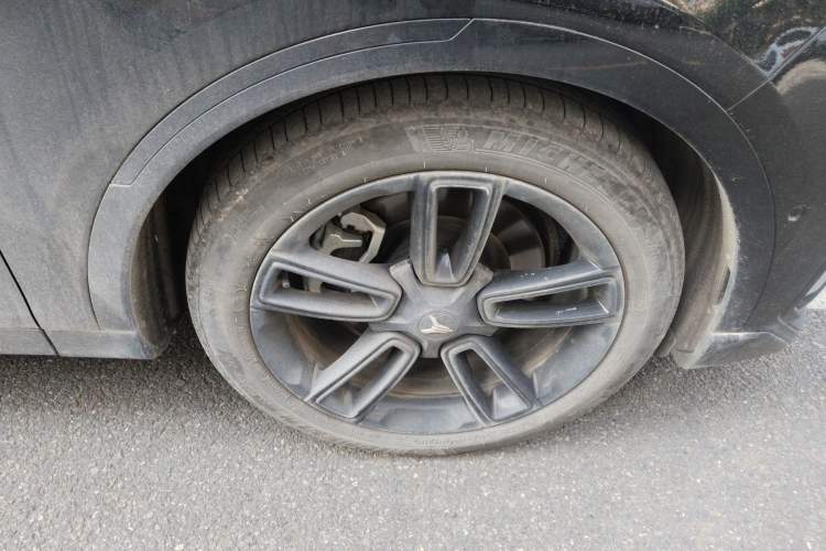 Used VOYAH FREE 2024 Ultra-Long Range Intelligent Driving Version Right Front Wheel Hub