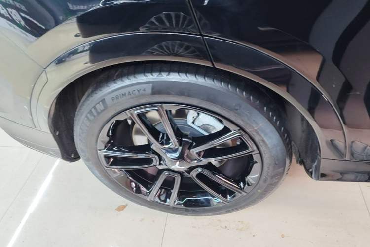 Used VOYAH FREE 2024 Ultra-Long Range Intelligent Driving Version Right Rear Wheel Hub