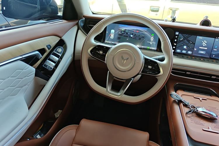 Used VOYAH FREE 2024 Ultra-Long Range Intelligent Driving Version Steering Wheel