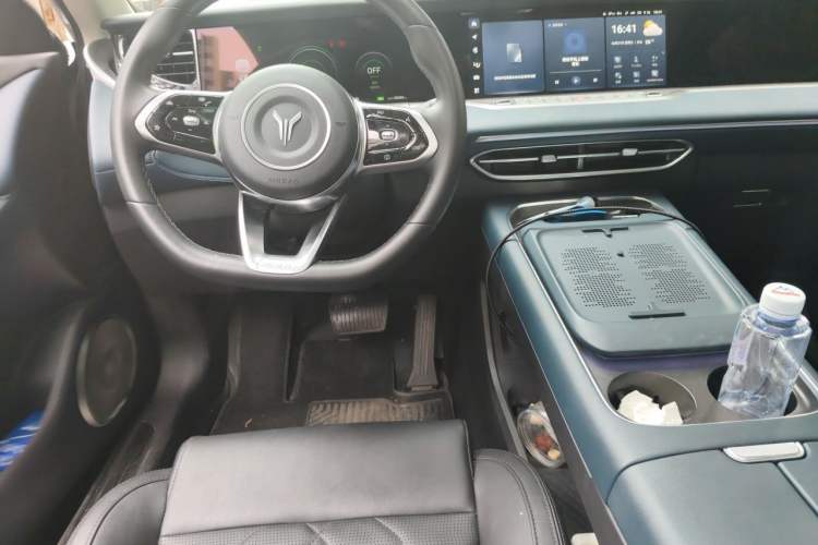 Used VOYAH FREE 2024 Ultra-Long Range Intelligent Driving Version Steering Wheel