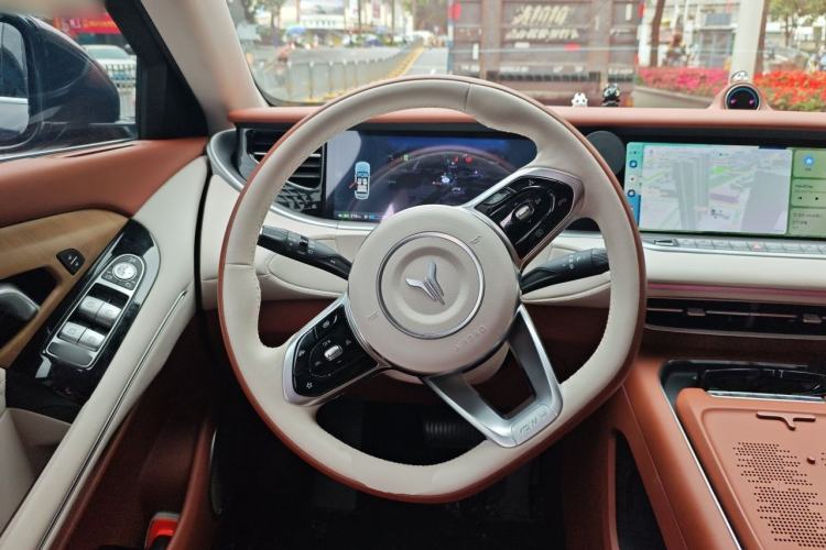 Used VOYAH FREE 2024 Ultra-Long Range Intelligent Driving Version Steering Wheel