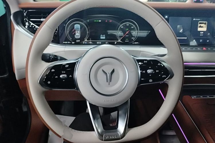 Used VOYAH FREE 2024 Ultra-Long Range Intelligent Driving Version Steering Wheel
