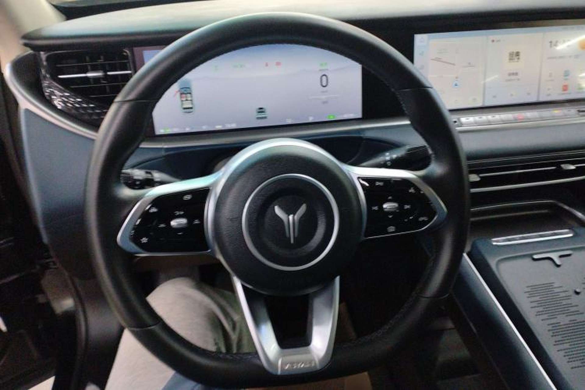 Used VOYAH FREE 2024 Ultra-Long Range Intelligent Driving Version Steering Wheel