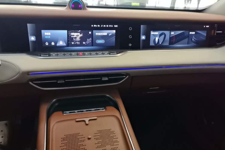 Used VOYAH FREE 2024 Ultra-Long Range Intelligent Driving Version Audio And AC Panel