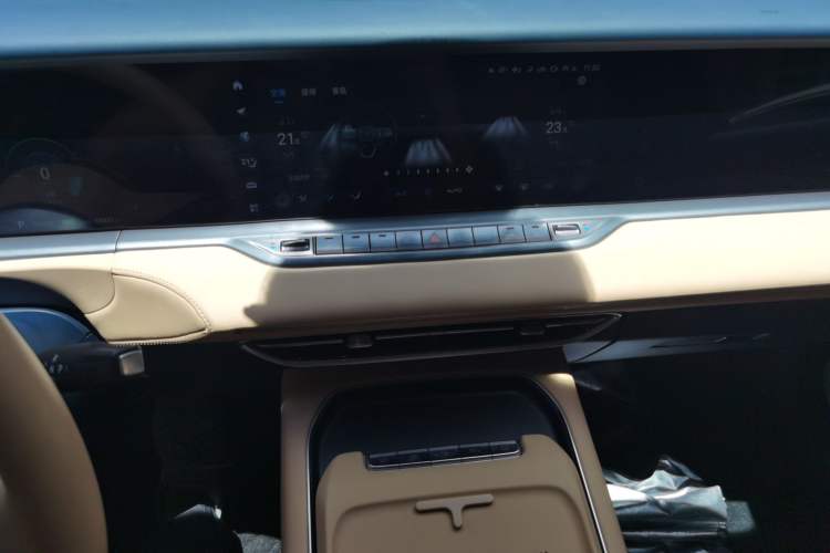 Used VOYAH FREE 2024 Ultra-Long Range Intelligent Driving Version Audio And AC Panel