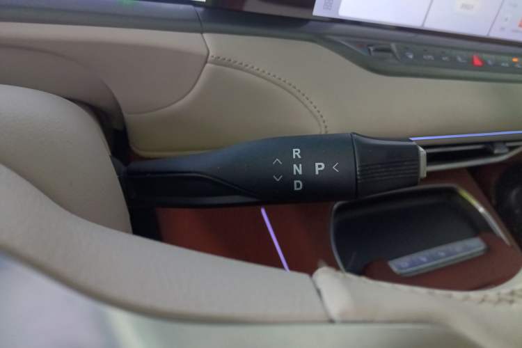 Used VOYAH FREE 2024 Ultra-Long Range Intelligent Driving Version Gear Lever