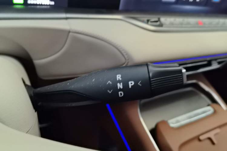 Used VOYAH FREE 2024 Ultra-Long Range Intelligent Driving Version Gear Lever