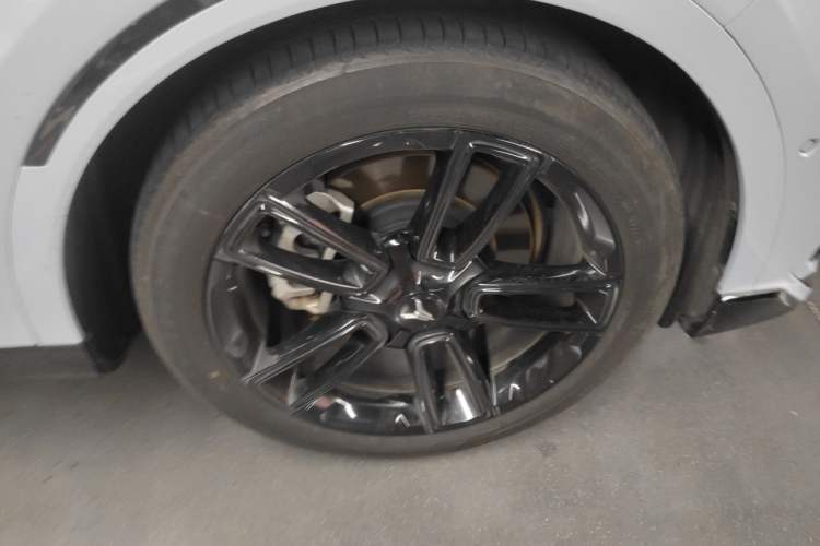 Used VOYAH FREE 2024 Ultra-Long Range Intelligent Driving Version Right Front Wheel Hub