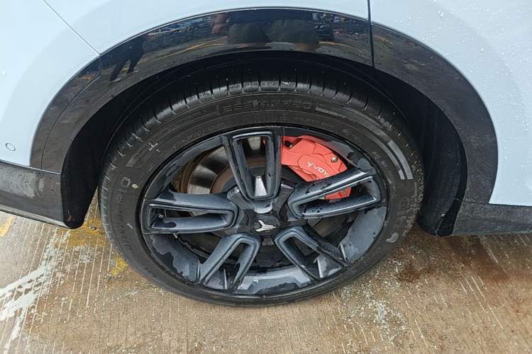Used VOYAH FREE 2024 Ultra-Long Range Intelligent Driving Version Right Rear Wheel Hub