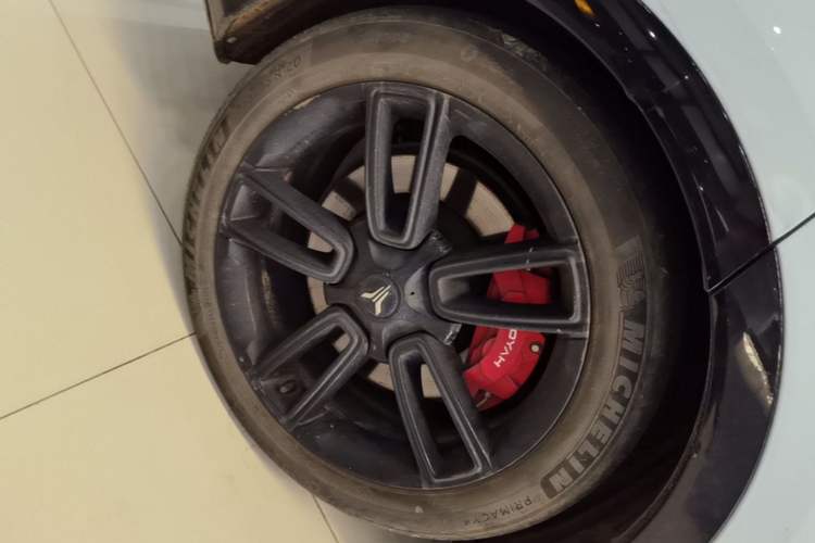 Used VOYAH FREE 2024 Ultra-Long Range Intelligent Driving Version Right Rear Wheel Hub