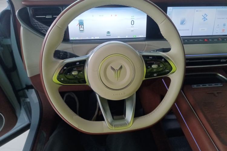 Used VOYAH FREE 2024 Ultra-Long Range Intelligent Driving Version Steering Wheel